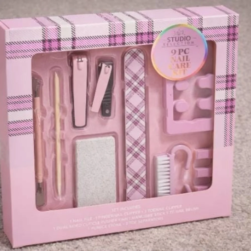 Studio Selections Pink Plaid 9-Piece Nail Care Kit - Picture 3 of 4